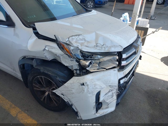 Toyota Highlander Le 2018 5TDZARFH4JS034768 Image 13