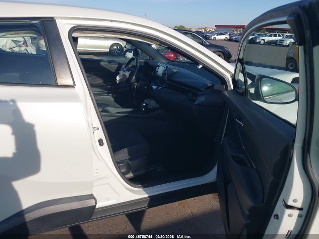 NMTKHMBX9JR009764 Toyota C-HR XLE