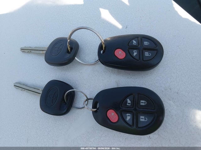 5TDKZ3DCXJS947338 Toyota Sienna Le 8-passenger