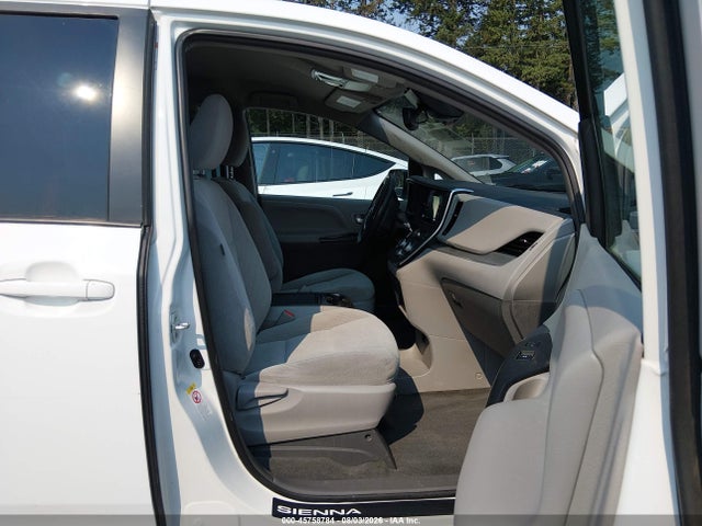 5TDKZ3DCXJS947338 Toyota Sienna Le 8-passenger