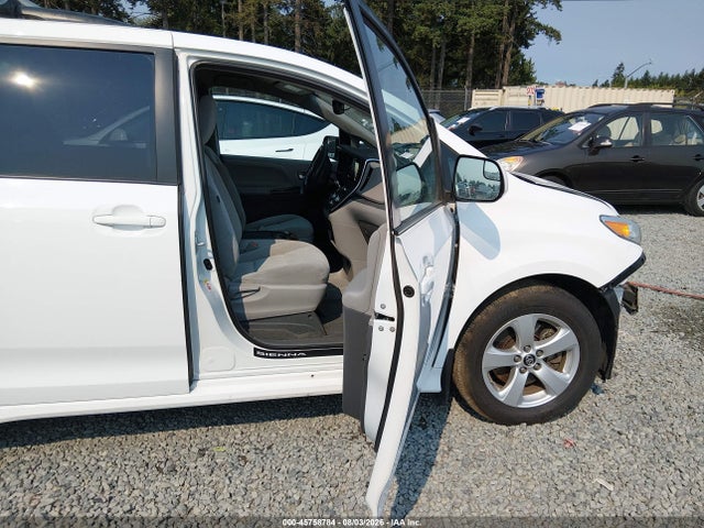 5TDKZ3DCXJS947338 Toyota Sienna Le 8-passenger