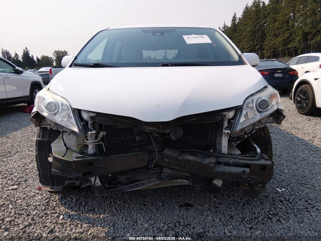 5TDKZ3DCXJS947338 Toyota Sienna Le 8-passenger