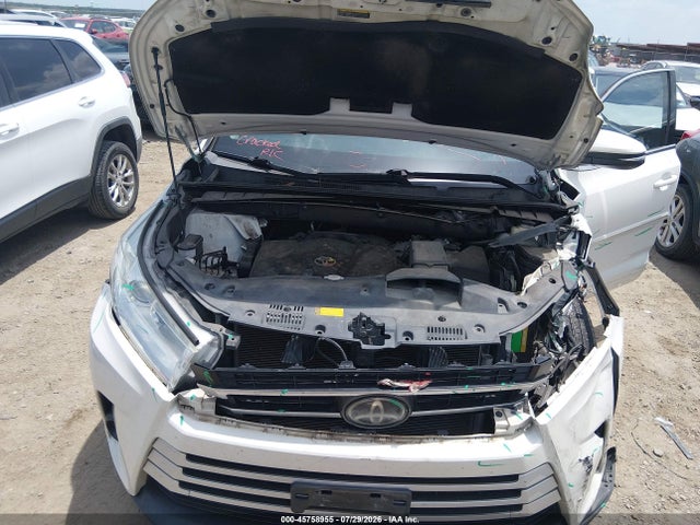45758955 :رقم المزاد ، 5TDZZRFH3JS261961 vin ، 2018 Toyota Highlander Le مزاد بيع