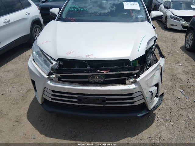 45758955 :رقم المزاد ، 5TDZZRFH3JS261961 vin ، 2018 Toyota Highlander Le مزاد بيع