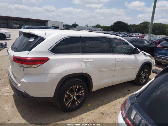 45758955 :رقم المزاد ، 5TDZZRFH3JS261961 vin ، 2018 Toyota Highlander Le مزاد بيع