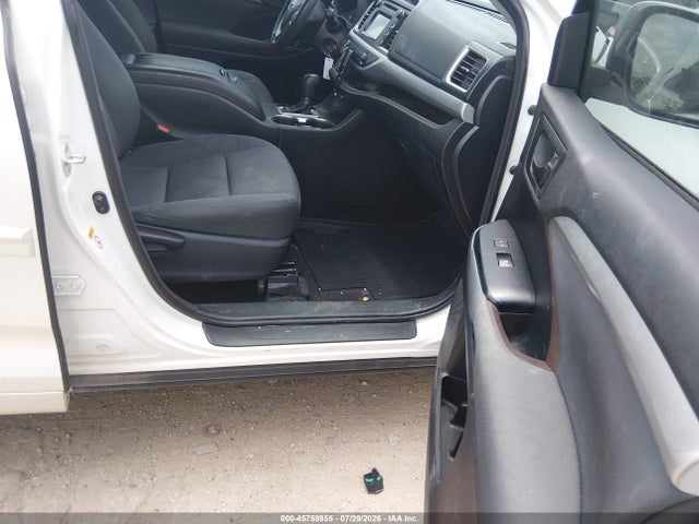 45758955 :رقم المزاد ، 5TDZZRFH3JS261961 vin ، 2018 Toyota Highlander Le مزاد بيع