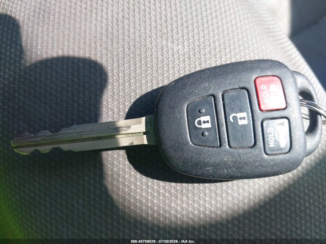 45759029 :رقم المزاد ، 2T1BURHE9HC915402 vin ، 2017 Toyota Corolla Le مزاد بيع