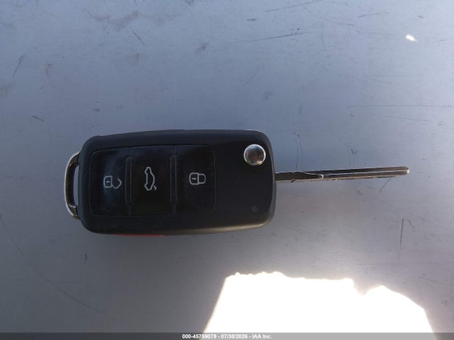 WVGAV7AXXFW566632 Volkswagen TIGUAN S