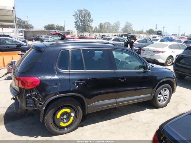 WVGAV7AXXFW566632 Volkswagen TIGUAN S