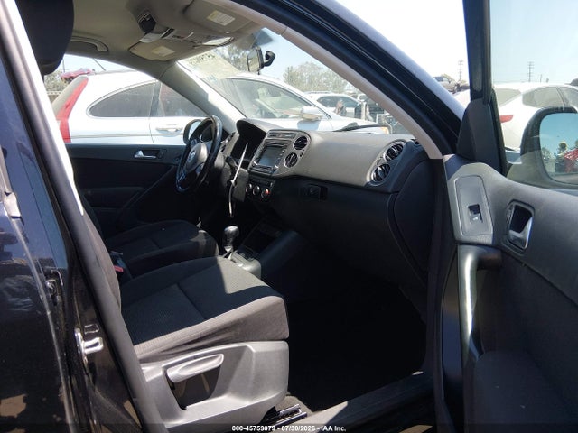 WVGAV7AXXFW566632 Volkswagen TIGUAN S