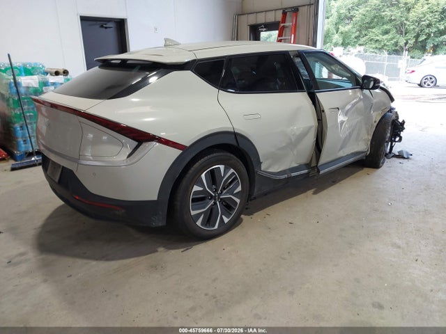 KIA Ev6 Light Long Range 2024 KNDC3DLC9R5615275 Image 4