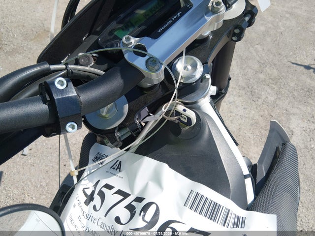 Husqvarna Supermoto 701 2018 VBKUSV409JM714849 Image 11