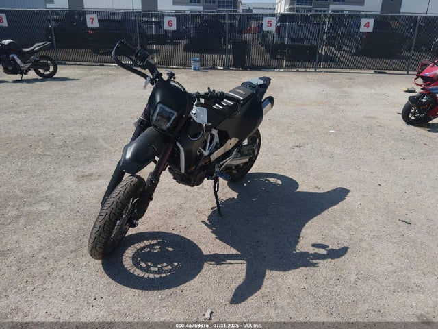 Husqvarna Supermoto 701 2018 VBKUSV409JM714849 Image 2