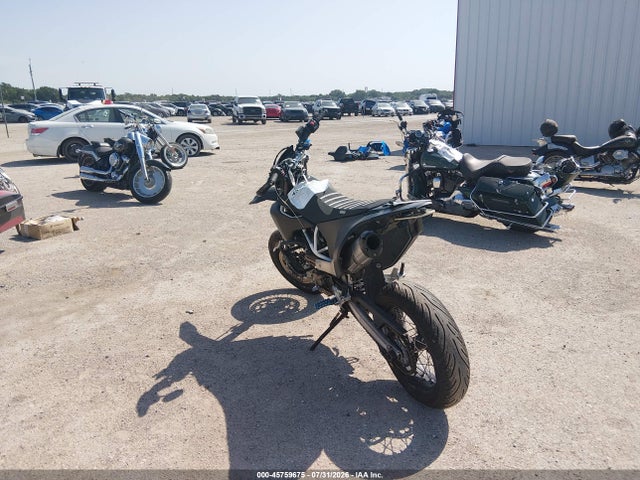Husqvarna Supermoto 701 2018 VBKUSV409JM714849 Image 3
