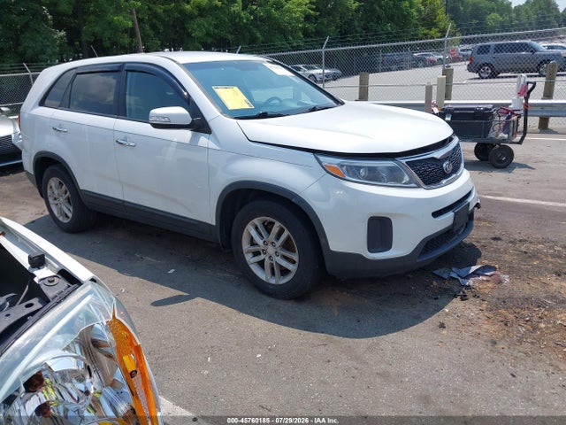 Auction sale of the 2015 Kia Sorento Lx, vin: 5XYKT3A61FG591110, lot number: 45760185