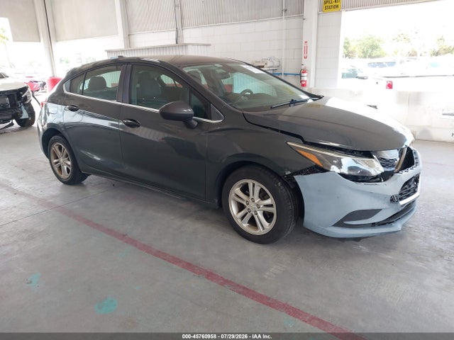 45760958 :رقم المزاد ، 3G1BE6SMXJS643018 vin ، 2018 Chevrolet Cruze Lt Auto مزاد بيع