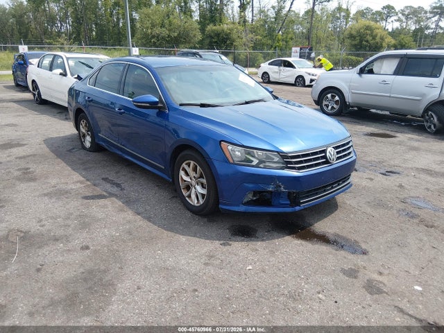 2017 Volkswagen Passat 1.8t S მანქანა იყიდება აუქციონზე, vin: 1VWAT7A3XHC041014, აუქციონის ნომერი: 45760966