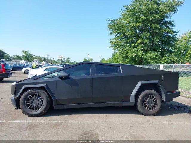 45761164 :رقم المزاد ، 7G2CEHED3SA063679 vin ، 2025 Tesla Cybertruck All-wheel Drive مزاد بيع