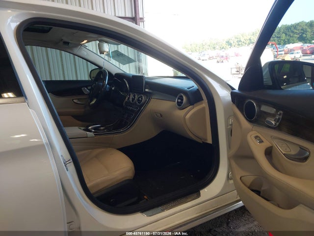 45761190 :رقم المزاد ، 55SWF4KB4GU103253 vin ، 2016 Mercedes-benz C 300 4matic مزاد بيع
