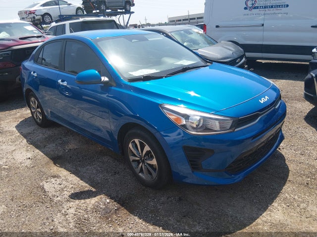 2022 Kia Rio S მანქანა იყიდება აუქციონზე, vin: 3KPA24ADXNE481378, აუქციონის ნომერი: 45761229