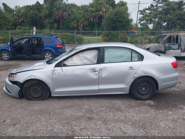2014 Volkswagen Jetta 2.0l S მანქანა იყიდება აუქციონზე, vin: 3VW2K7AJ0EM231677, აუქციონის ნომერი: 45761476