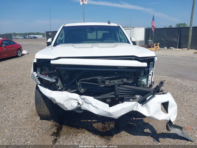 45761612 :رقم المزاد ، 3GCUKREC3JG645872 vin ، 2018 Chevrolet Silverado 1500 2lt مزاد بيع