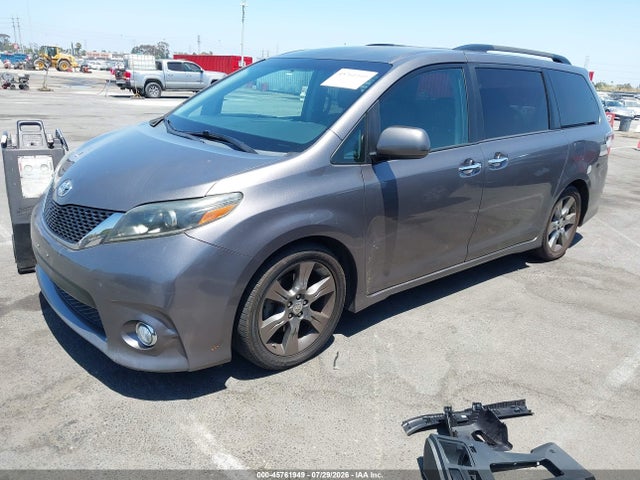 Toyota Sienna Se 8 Passenger 2015 5TDXK3DC5FS644498 Image 2