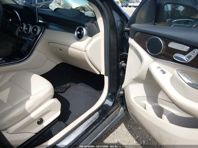 45762064 :رقم المزاد ، WDC0G4JBXHF240548 vin ، 2017 Mercedes-benz Glc 300 مزاد بيع