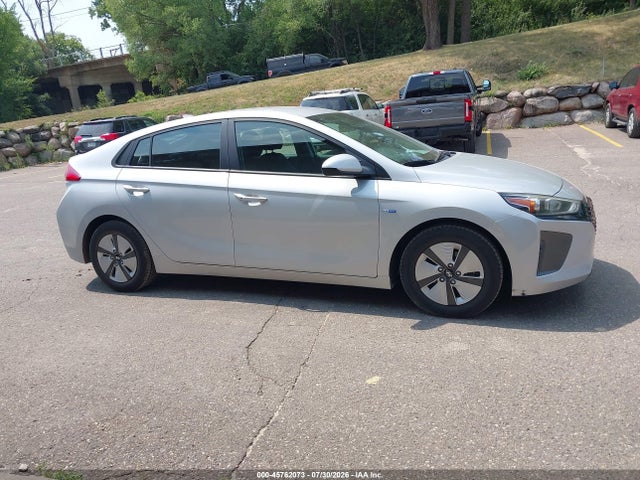 2018 Hyundai Ioniq Hybrid Blue მანქანა იყიდება აუქციონზე, vin: KMHC65LC1JU075911, აუქციონის ნომერი: 45762073