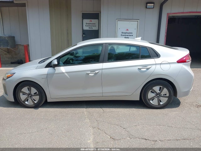 2018 Hyundai Ioniq Hybrid Blue მანქანა იყიდება აუქციონზე, vin: KMHC65LC1JU075911, აუქციონის ნომერი: 45762073