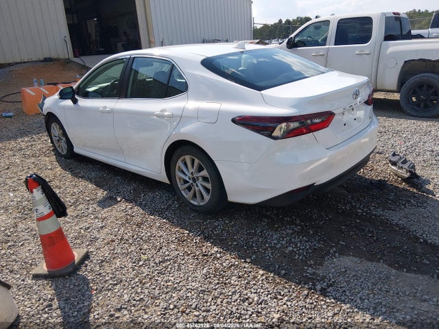 Toyota CAMRY LE 2022 4T1C11AK4NU693036 Image 3