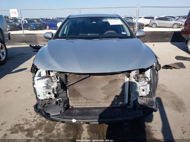 45762205 :رقم المزاد ، 4T1C11AK5MU460510 vin ، 2021 Toyota Camry Le مزاد بيع