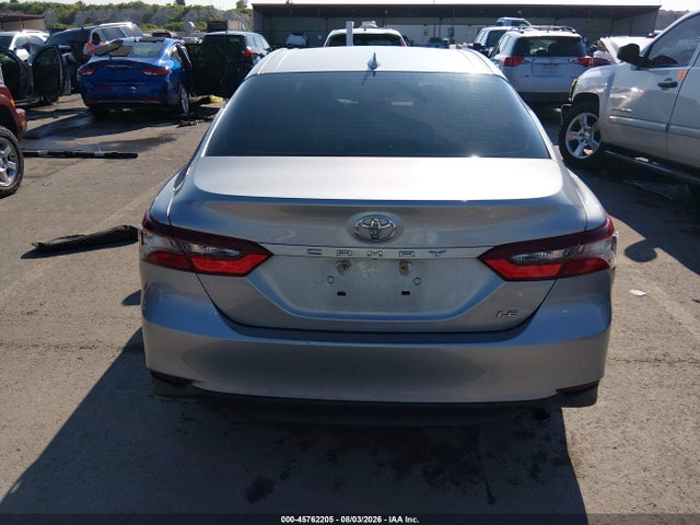 45762205 :رقم المزاد ، 4T1C11AK5MU460510 vin ، 2021 Toyota Camry Le مزاد بيع