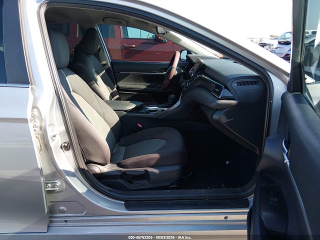 45762205 :رقم المزاد ، 4T1C11AK5MU460510 vin ، 2021 Toyota Camry Le مزاد بيع