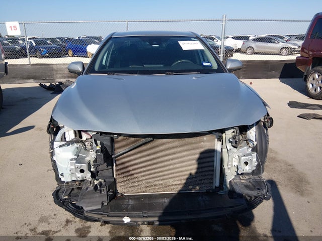 45762205 :رقم المزاد ، 4T1C11AK5MU460510 vin ، 2021 Toyota Camry Le مزاد بيع