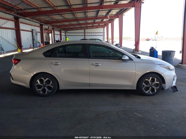 45762527 :رقم المزاد ، 3KPF24AD3ME316633 vin ، 2021 Kia Forte Lxs مزاد بيع