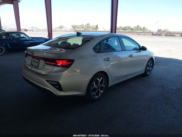 45762527 :رقم المزاد ، 3KPF24AD3ME316633 vin ، 2021 Kia Forte Lxs مزاد بيع