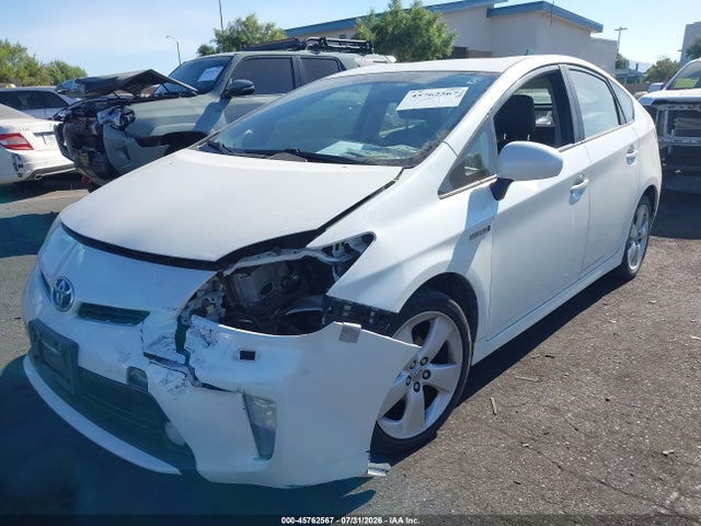Toyota Prius Five 2014 JTDKN3DU9E1767761 Image 2