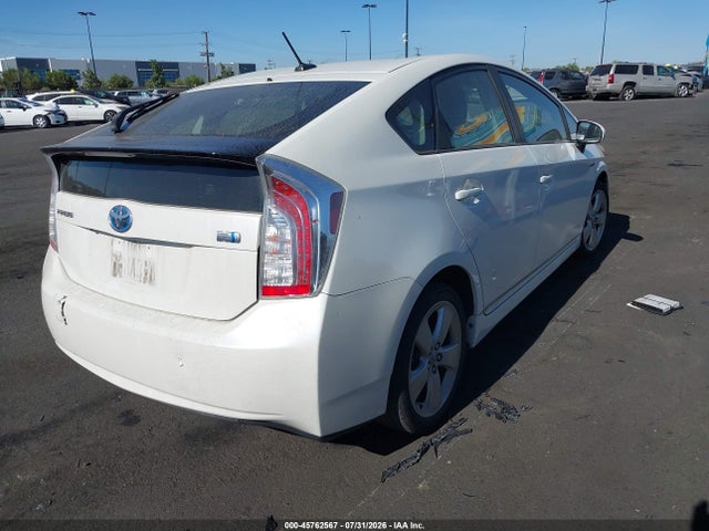 Toyota Prius Five 2014 JTDKN3DU9E1767761 Image 4