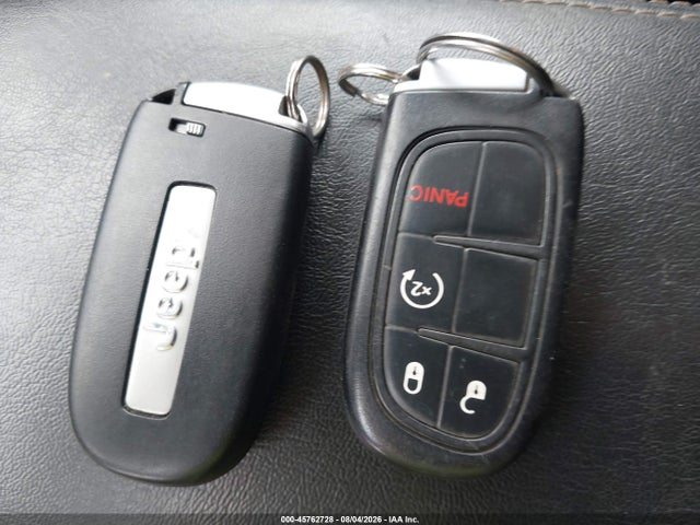 45762728 :رقم المزاد ، 1C4PJMDS4HW659755 vin ، 2017 Jeep Cherokee High Altitude مزاد بيع