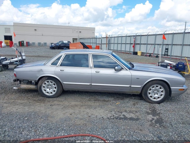 45762801 :رقم المزاد ، SAJDA14C7YLF20106 vin ، 2000 Jaguar Xj8 مزاد بيع