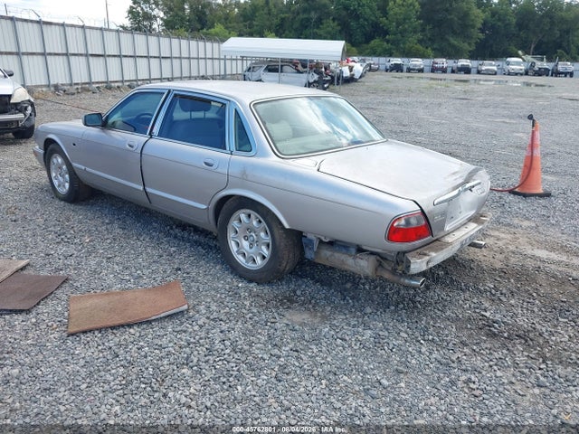 45762801 :رقم المزاد ، SAJDA14C7YLF20106 vin ، 2000 Jaguar Xj8 مزاد بيع