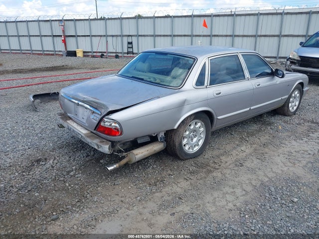 45762801 :رقم المزاد ، SAJDA14C7YLF20106 vin ، 2000 Jaguar Xj8 مزاد بيع
