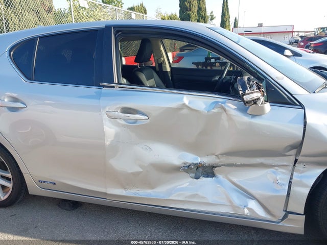 Lexus CT 200H 2015 JTHKD5BH1F2215301 Image 13