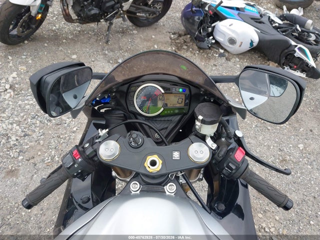 Suzuki GSX-R750 2026 JS1GR7MA9T7100619 Image 14