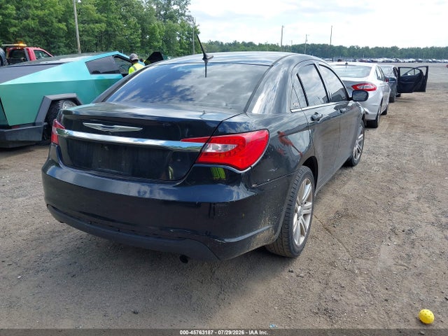 45763187 :رقم المزاد ، 1C3CCBAB8DN641247 vin ، 2013 Chrysler 200 Lx مزاد بيع