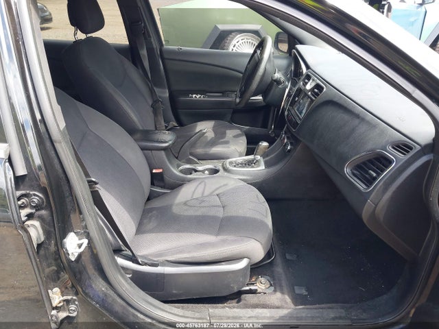 45763187 :رقم المزاد ، 1C3CCBAB8DN641247 vin ، 2013 Chrysler 200 Lx مزاد بيع