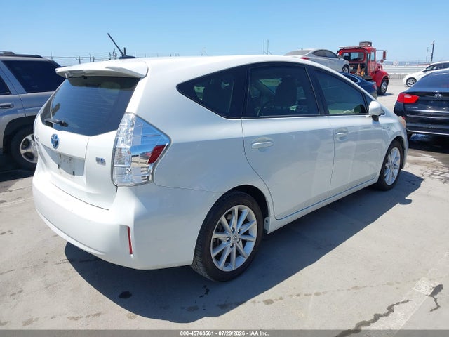 Toyota Prius V Five 2014 JTDZN3EU2E3321968 Image 4
