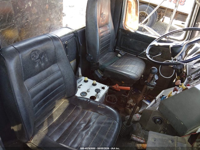 45763580 :رقم المزاد ، 1M3P114K6LT005032 vin ، 1990 Mack 600 Rd600 مزاد بيع