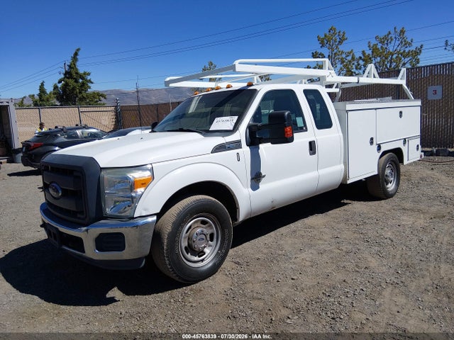 Ford F-350 Chassis Xl 2015 1FD8X3ET5FEA05060 Image 2